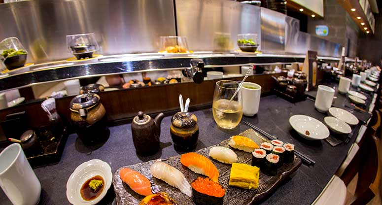 showcasing sushi on a conveyor belt 