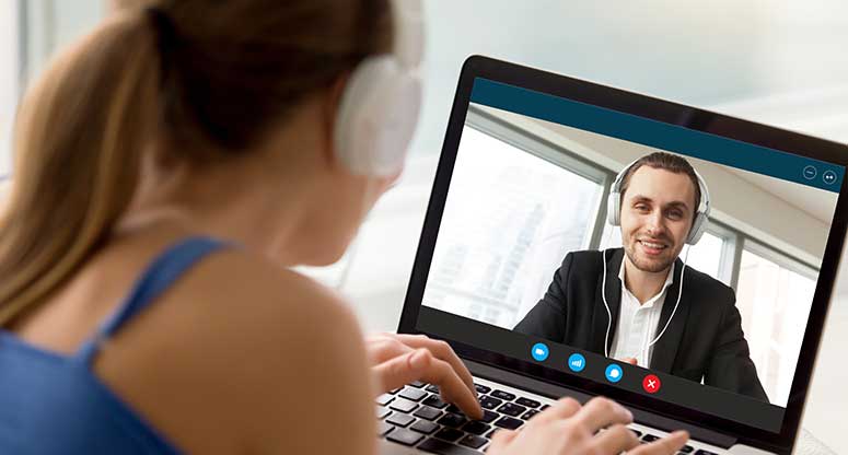 virtual on demand contact center customer service agent using video chat to communicate to operations manager